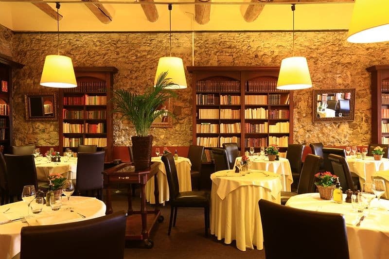 restaurant les arcenaulx, salle Giono
