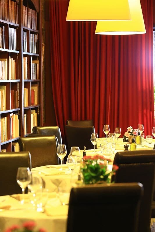 restaurant les arcenaulx, salle intérieure