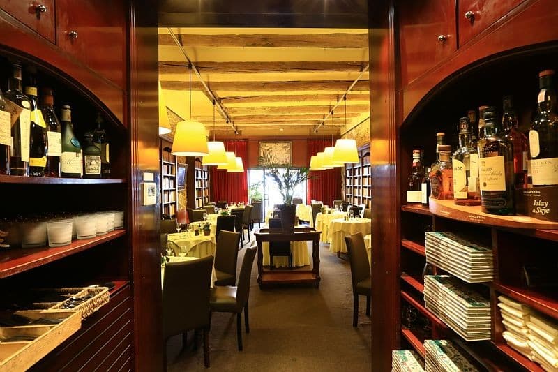 restaurant les arcenaulx, salle intérieure