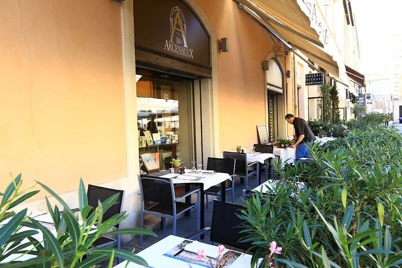 restaurant les arcenaulx, exterieur