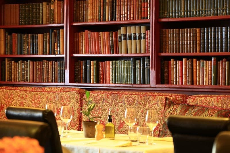 restaurant les arcenaulx, salle intérieure